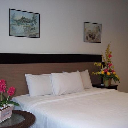 World Youth Hotel Ayer Keroh Kültér fotó
