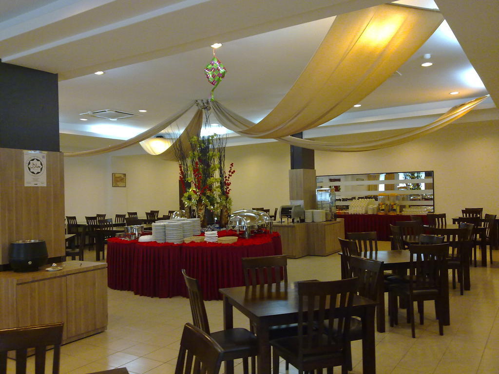 World Youth Hotel Ayer Keroh Kültér fotó