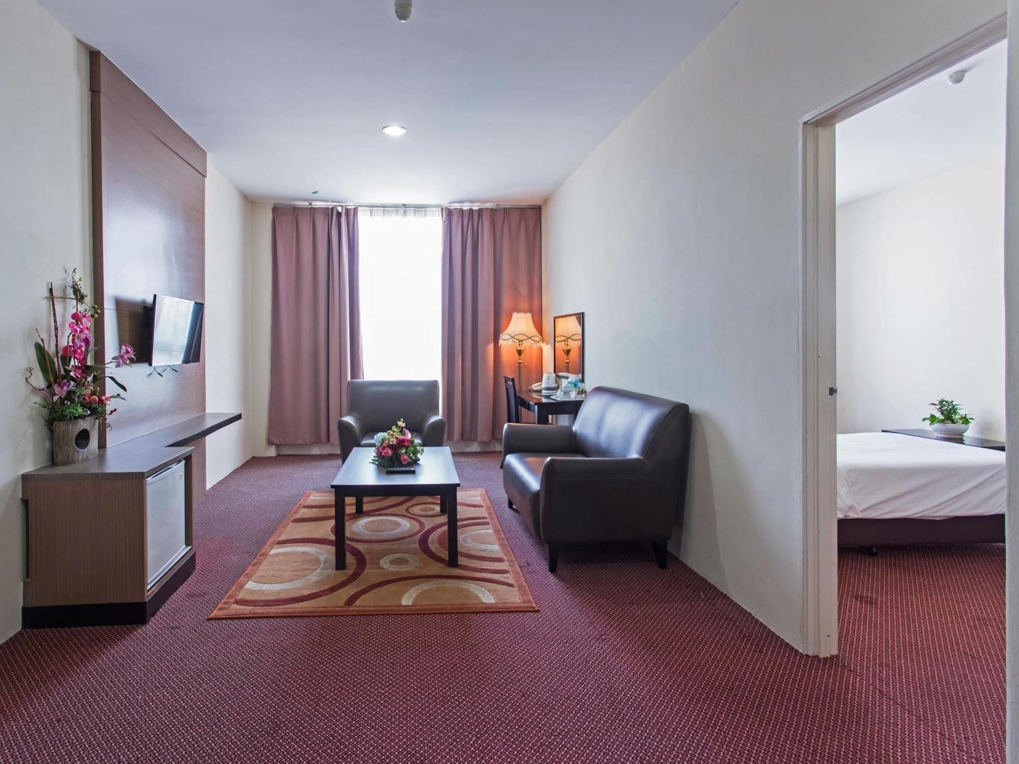 World Youth Hotel Ayer Keroh Kültér fotó