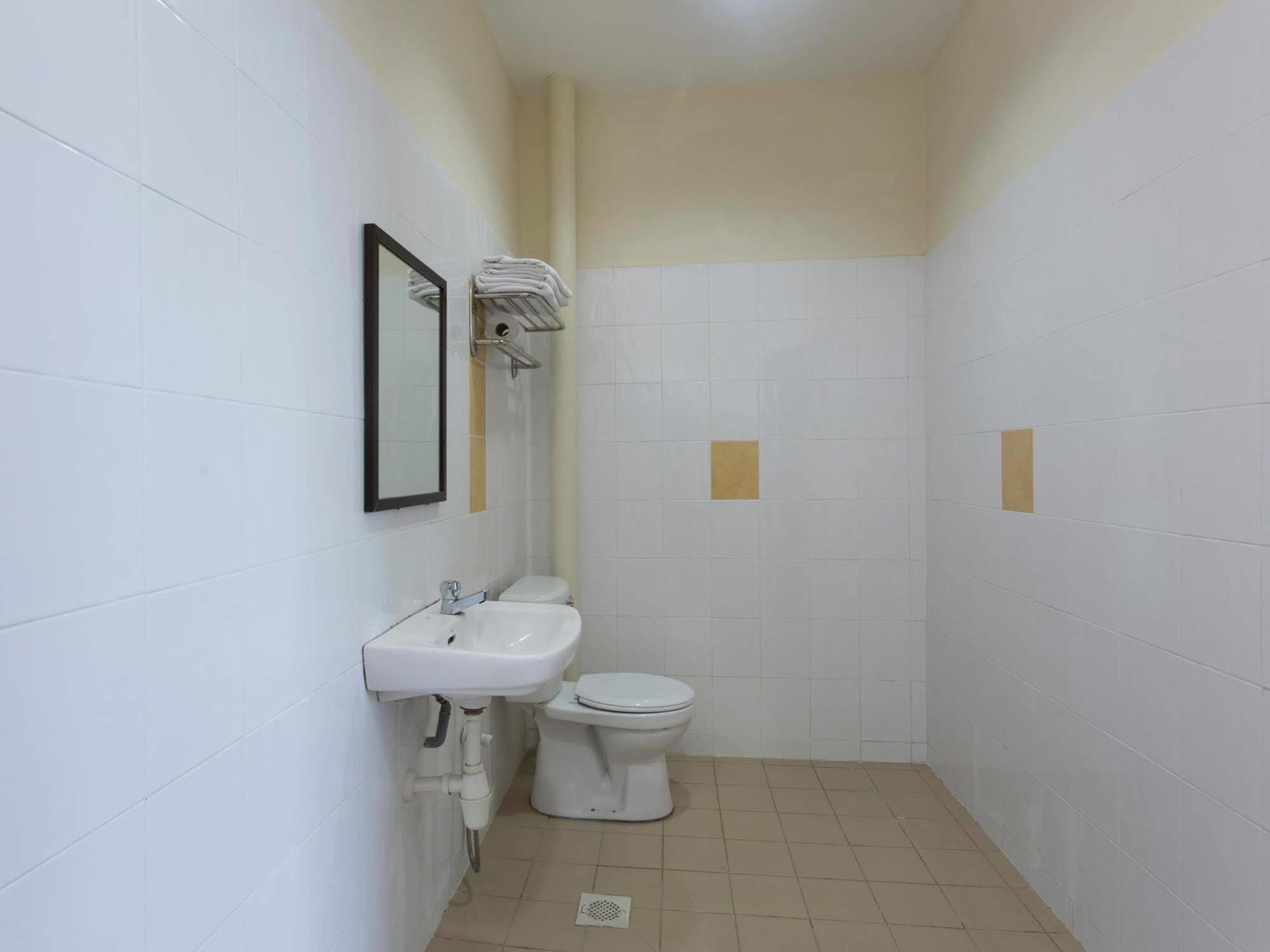 World Youth Hotel Ayer Keroh Kültér fotó