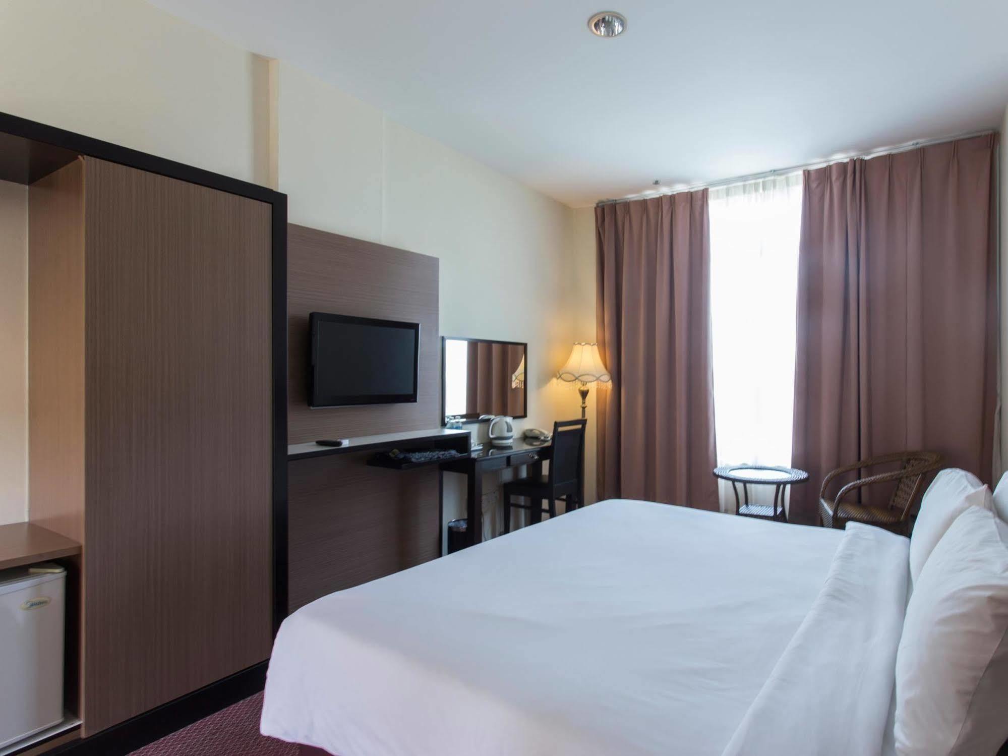 World Youth Hotel Ayer Keroh Kültér fotó