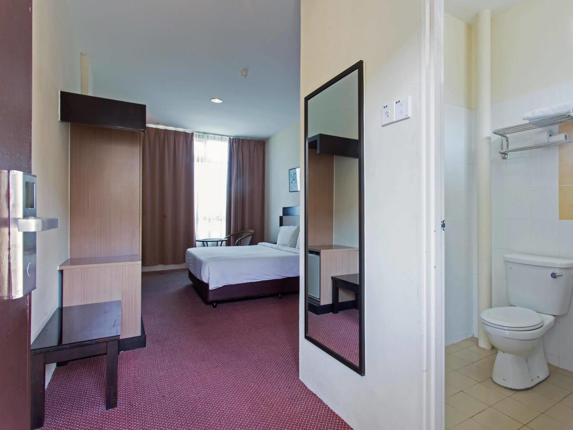 World Youth Hotel Ayer Keroh Kültér fotó