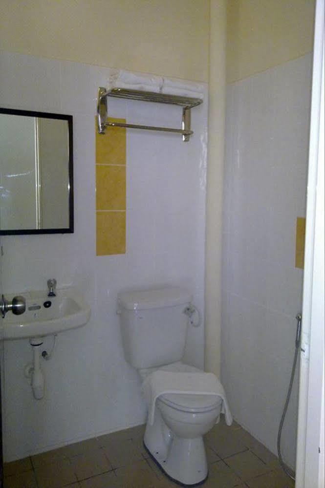 World Youth Hotel Ayer Keroh Kültér fotó